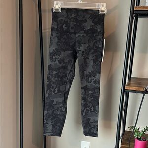 lululemon athletica women’s  Black Patterned Leggings